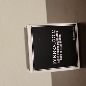 Mineralogie Makeup Foundation, Chestnut', 9g